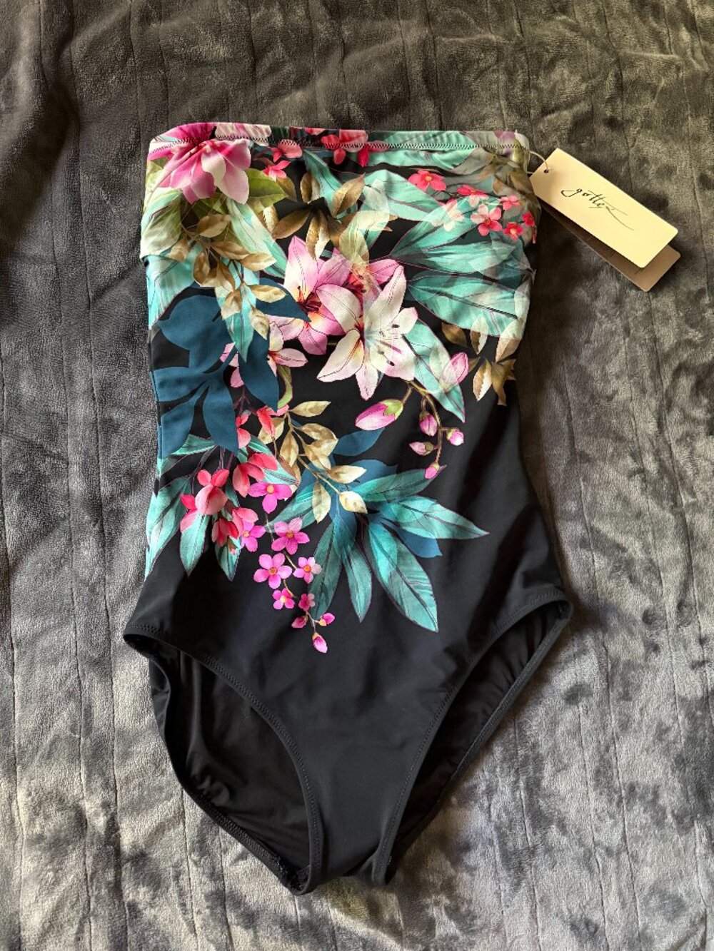 Gottex Women's One Piece Swimsuit with removal straps NWT size 10